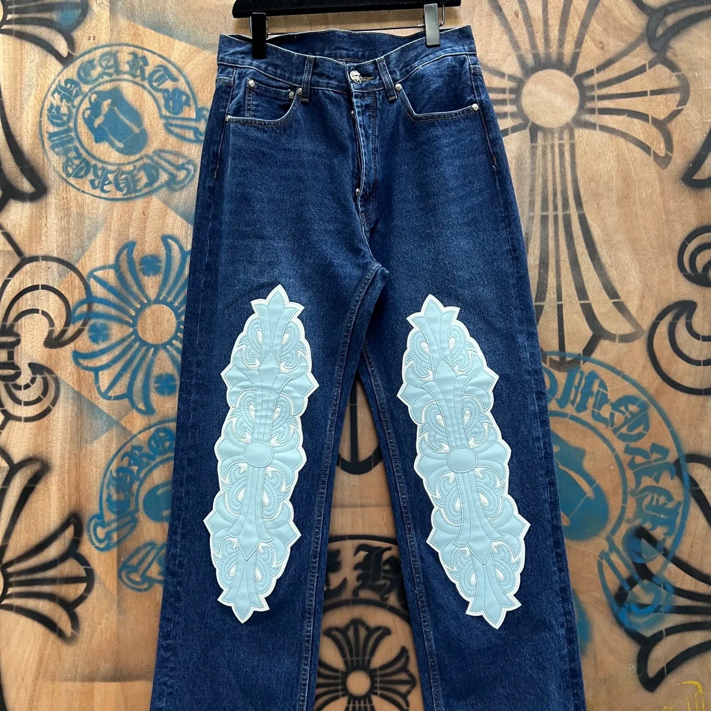 P720 Wang Zha has a new one! Heavy 15.5oz! Kill all market versions instantly! Prices hit rock bottom! chrome hearts limited series new city limited jeans chrome hearts city limited jeans vintage levis American made 501 505 517 base version remake Levis American made 501 base version imported sheepskin 925 silver remake Customers provide waist and pants length or height and weight. The studio will select the most suitable base version for you to remake. There are many people doing remakes in the market. Don’t belittle or comment. The difference is visible to the naked eye. See more and compare for yourself #CHROME HEARTS Same style for men and women